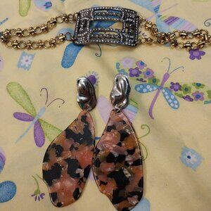 2983 Plunder Black and Gold Tone Bracelet and Lucite Earrings Set